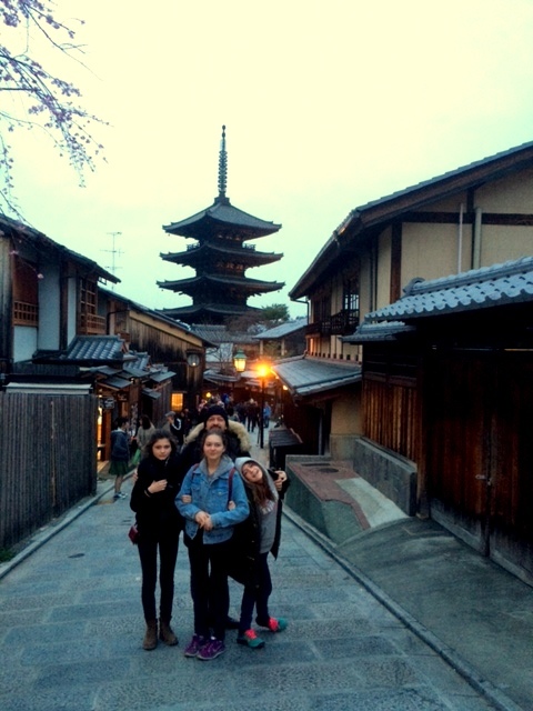 伏見稲荷の鳥居とAMPELMANN (2016春)_c0180686_08024746.jpg