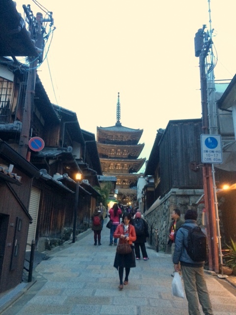 伏見稲荷の鳥居とAMPELMANN (2016春)_c0180686_08030945.jpg