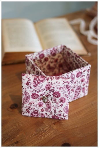 カルトナージュ 生徒さん作品_b0176999_09264472.jpg