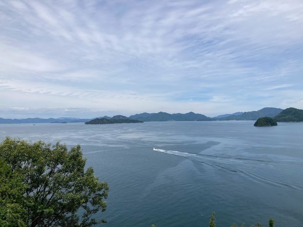 カーフェリーだけではなく高速船もわりと充実しているので、その気になれば徒歩でここ来ることも可能だろう