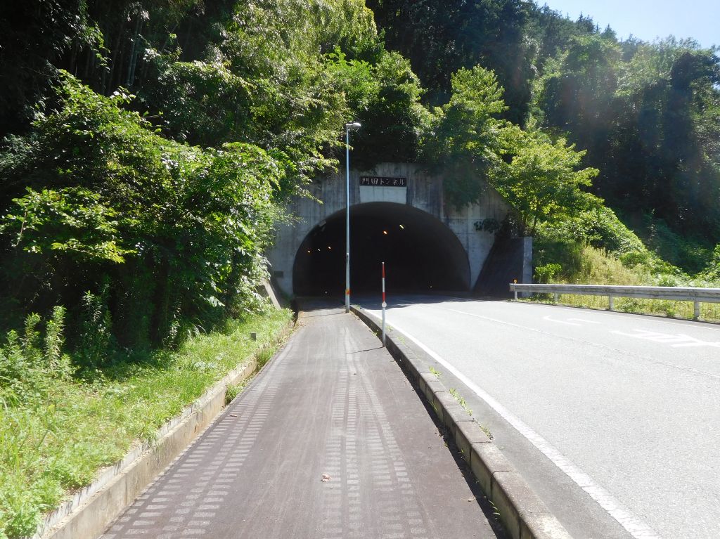 交通量自体少なく、トラックなどもあんまり走らないので、排気ガスは全く気になりません