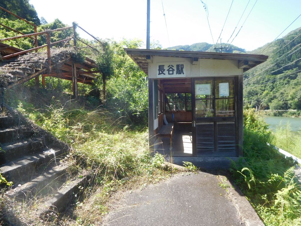 現役当時は利用客0名だったらしい・・・まあ、他の駅も似たような物ですけど