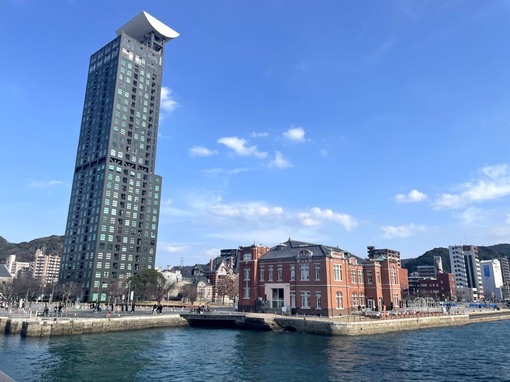 門司港周辺って分譲マンションがちらほらできつつあるけども、一般的なスーパーとかジャスコ的なショッピングモールとかが全然無いから、生活するには少し不便なような気がする