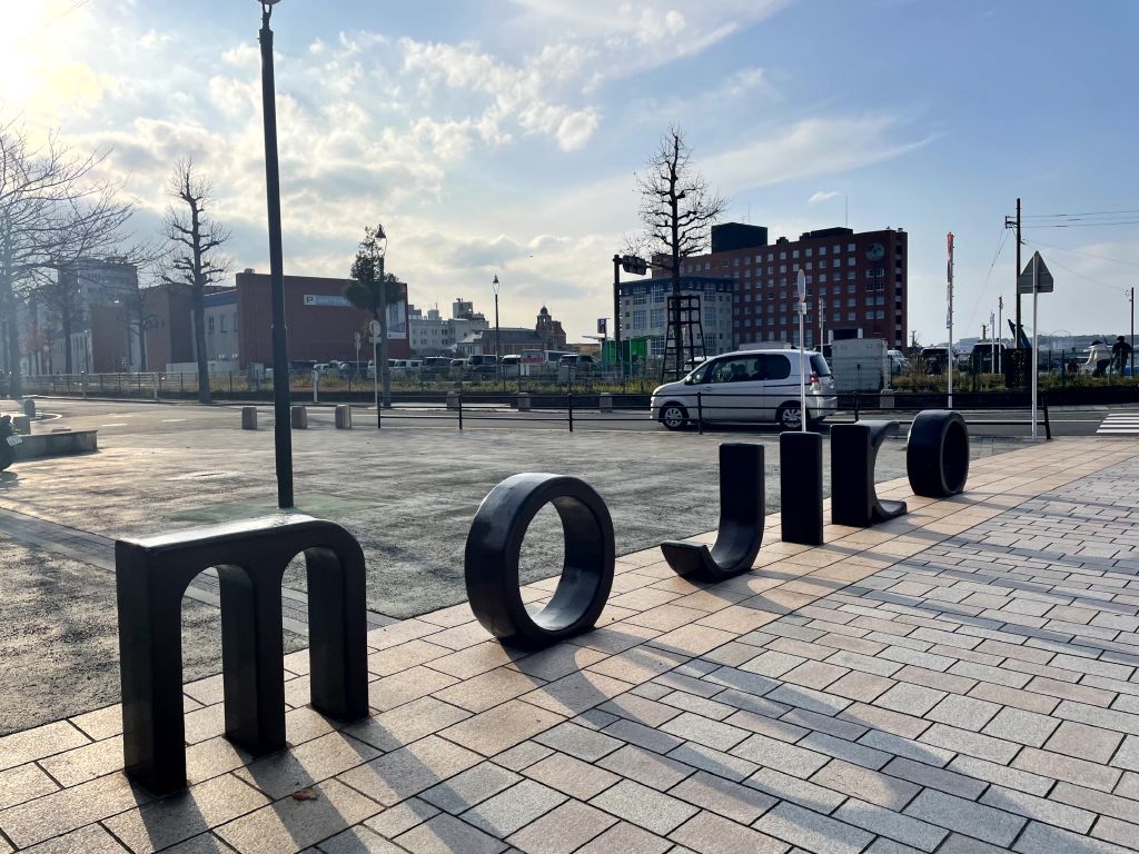 「mojco」に見えた