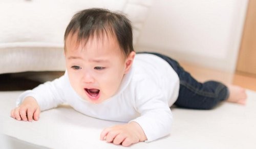 baby-used-smartphone-0004