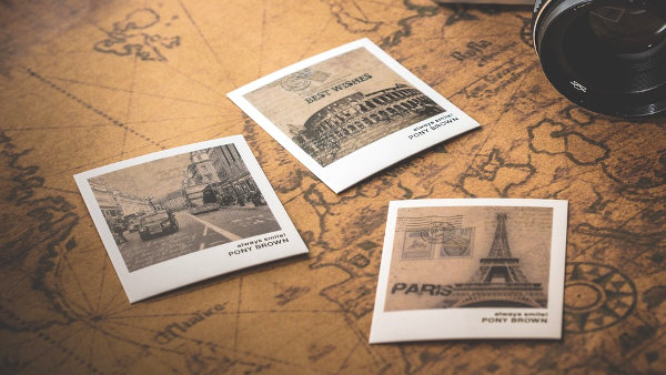 写真や画像に説明文をつけるとよく分かりやすくなるというイメージ