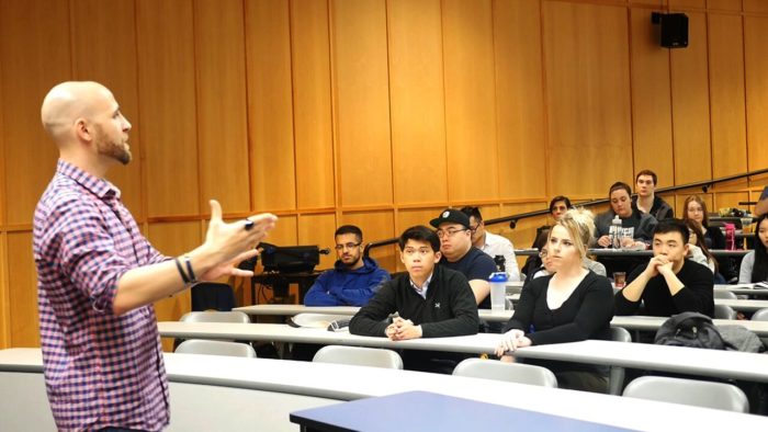 Advice-For-Young-Entrepreneurs-When-To-Move-Out-And-Building-An-Online-Business