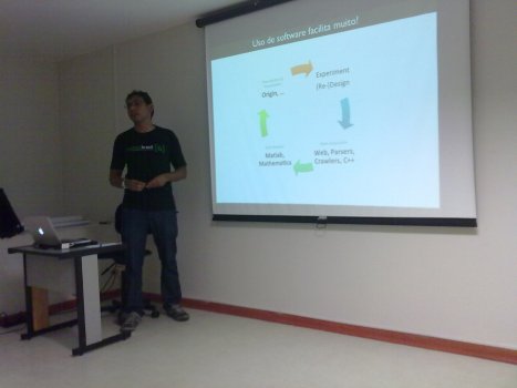 Marcel apresentando sobre o Ciclo de Desenvolvimento de Pesquisa Marcel apresentando sobre o Ciclo de Desenvolvimento de Pesquisa