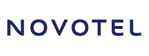 Logo Novotel terletak di latar belakang gelap, mencerminkan identitas merek hotel yang modern dan profesional. Desainnya sederhana namun elegan.