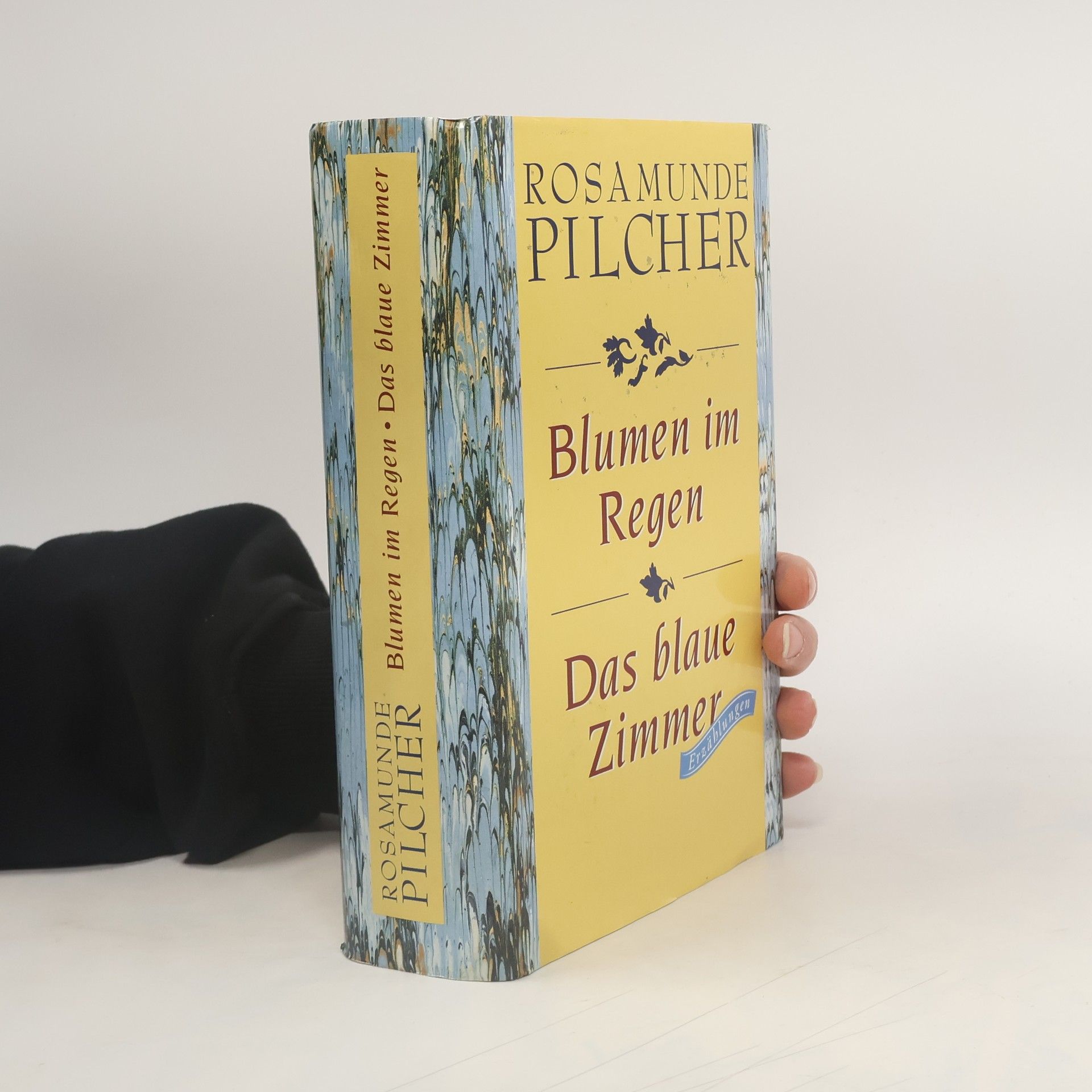 Blumen in Regen. Das blaue Zimmer