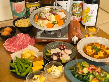 北の恵みと沖縄料理 大衆酒場こりす_WEB予約限定★200分飲み放題付北海道産鮭とあぐー豚のすき焼きを楽しむ【季節のコース~忘年会~】