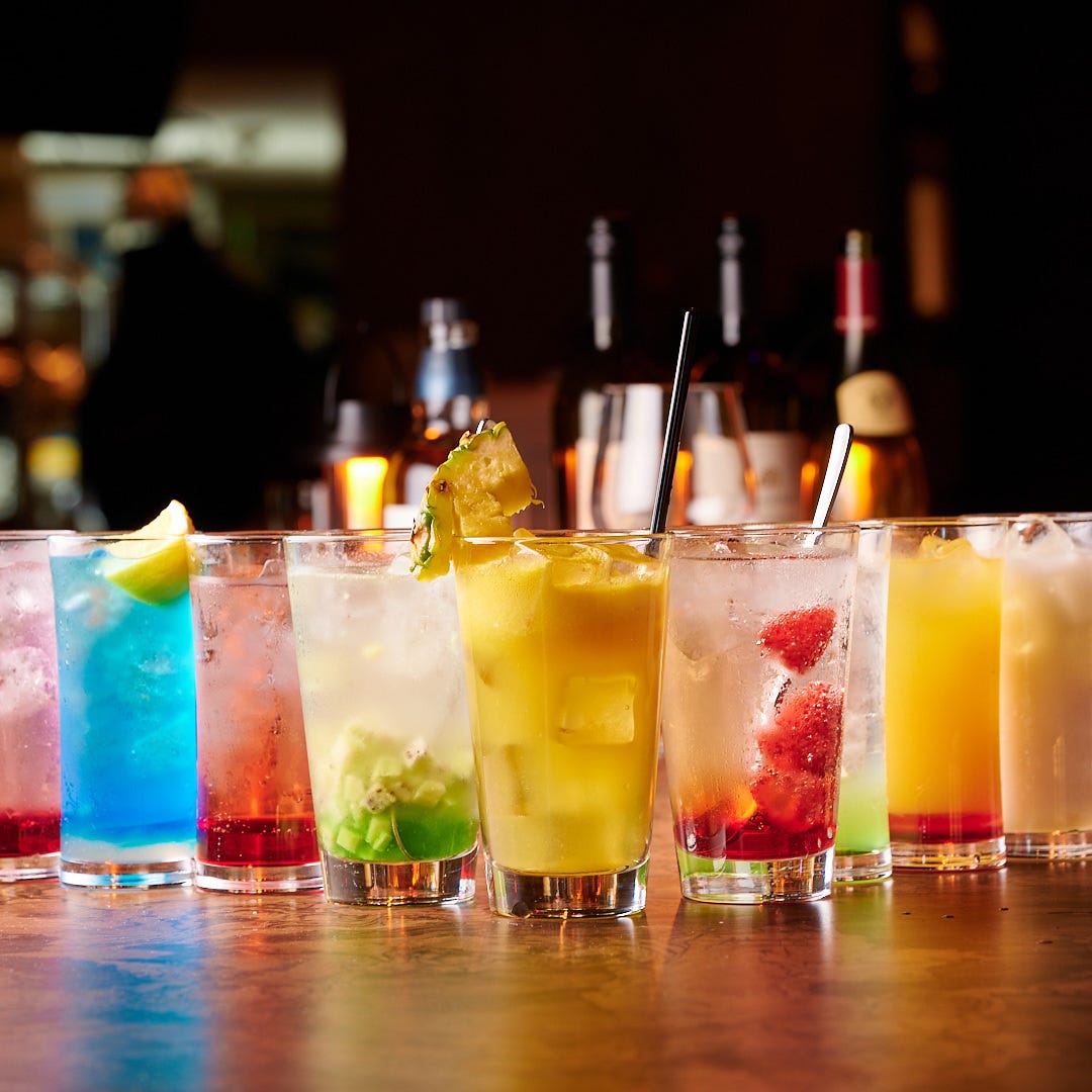 色鮮やかで華やかな見た目と、フルーツの豊かな香りが特徴です。 兼次郎 藤枝店_色鮮やかで華やかな見た目と、フルーツの豊かな香りが特徴です。