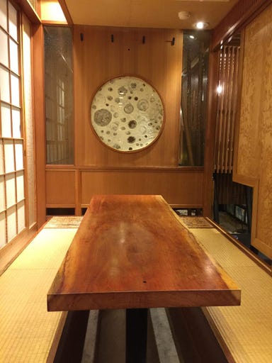 ゆったり掘りごたつで海鮮料理と沖縄料理が味わえる店 魚じん_宴会にピッタリの6名様用の掘りごたつ