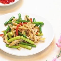 豚肉とニンニクの芽炒め 横浜中華街 極上フカヒレコース× 宴会個室 横浜酒家_豚肉とニンニクの芽炒め