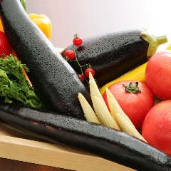 全席個室 はんなり邸 八重洲店_新鮮で甘みの詰まった野菜を使用しております。旬の野菜本来の味をご堪能いただける様、手間隙かけて調理しております。自慢の和牛と共にあっさりとお召し上がり下さい。