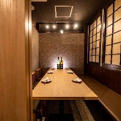 全席個室 はんなり邸 八重洲店_経験豊富なスタッフが、心を込めておもてなしし、特別な時間を演出します。広々とした空間で、ゆったりとした宴会をお楽しみいただけます。