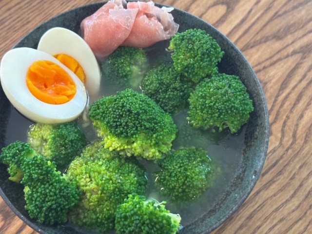 まるで “緑化活動” !? 北海道の袋麺「ブロッコリーら~麺」を食べてみたら意外な発見があった! まるで “緑化活動” !? 北海道の袋麺「ブロッコリーら~麺」を食べてみたら意外な発見があった!