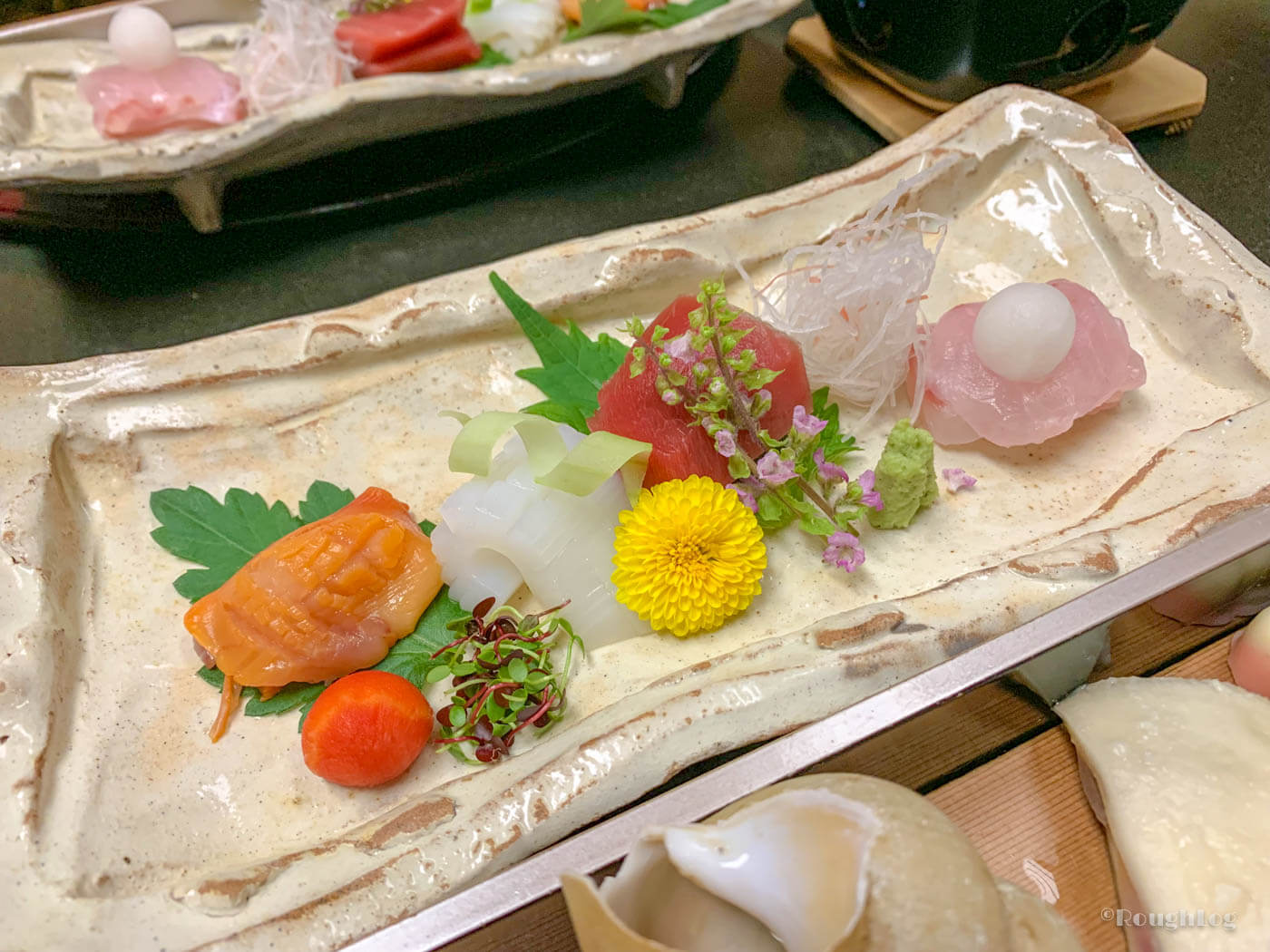 三平荘の料理は部屋食で。地元の食材を用いたオリジナルの会席料理