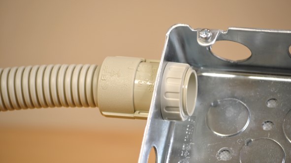 合成樹脂製可とう電線管の取り付け