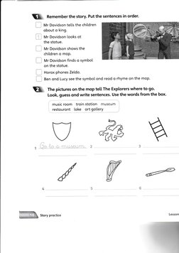 rc,
Remember the story. Put the sentences in order.
il *r Dovidson teLl.s the chitdren
obout o king.
E ,r Dovidson looks ot