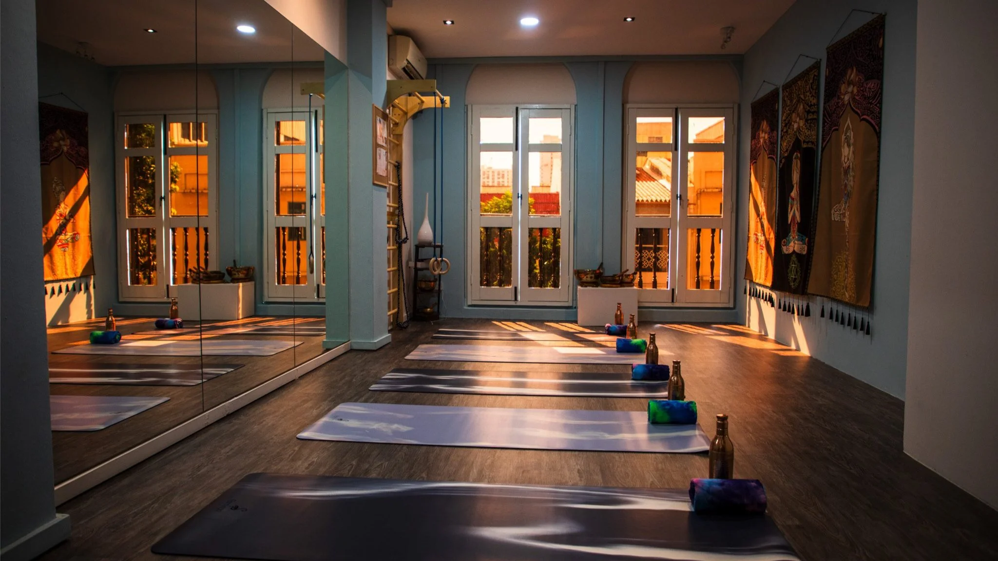 Graceful Shoulders, Supple Hips Group Class (Adults, All Levels)