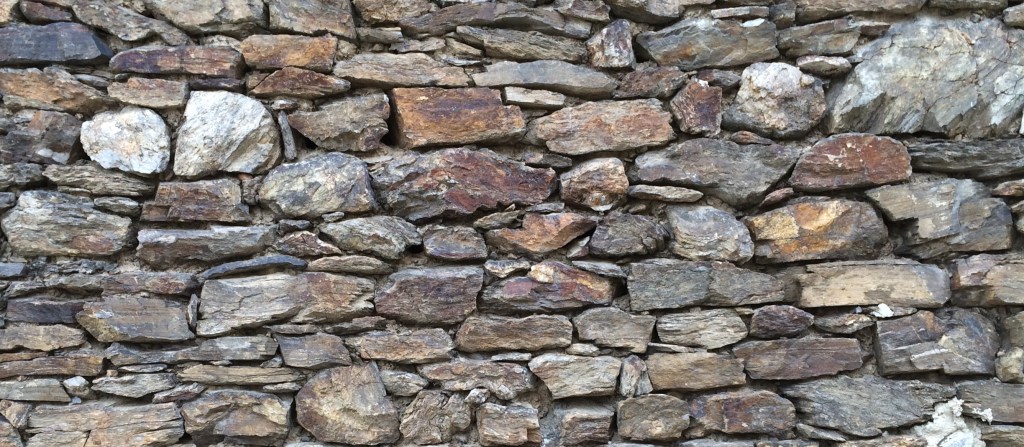 Malval table – Stone walls & pavements inspirations