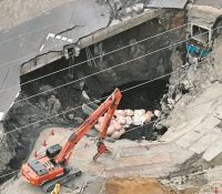 【八潮道路陥没】釣り上げ救助は正しかったのか?運転手と会話した隊員は崩落土砂で入院中
