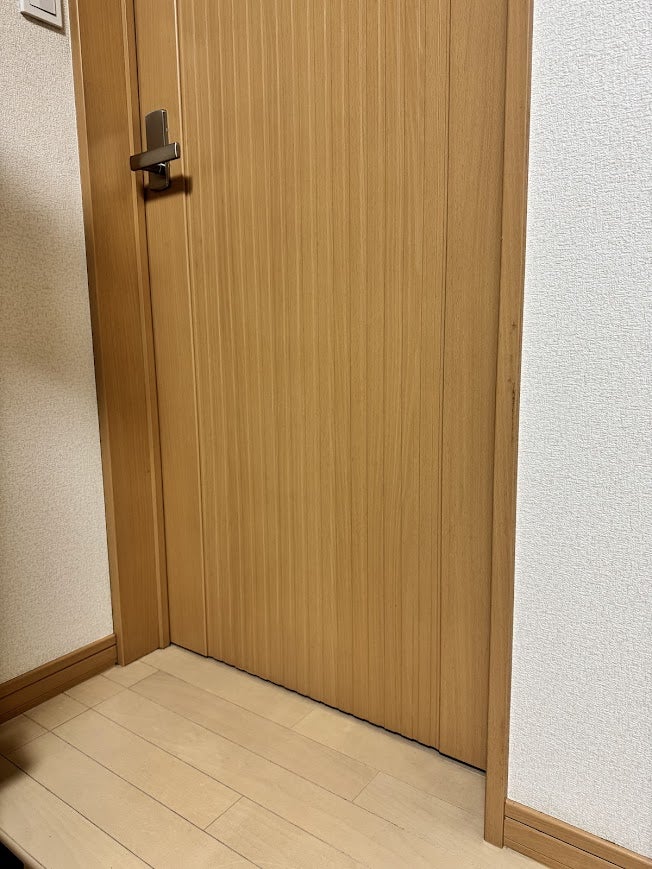 ドア下隙間風対策にセリアのドラフトストッパー