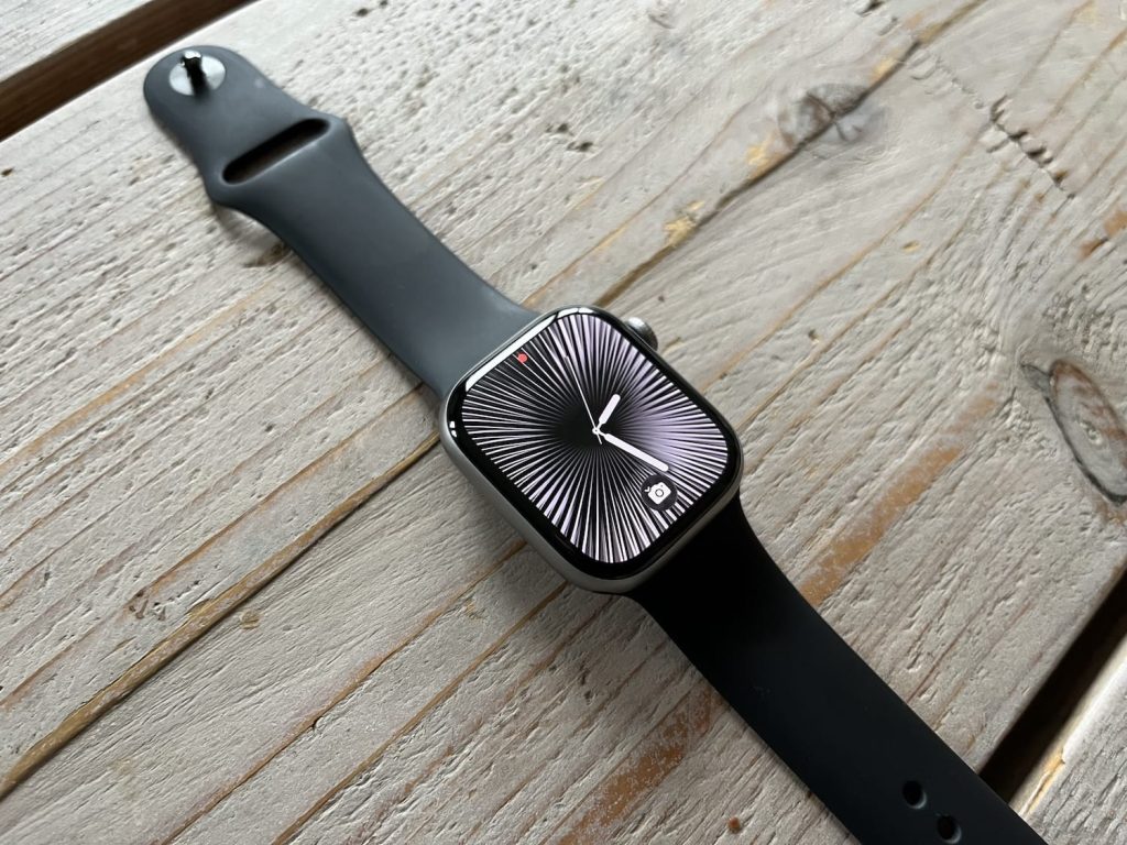 Apple Watch Series 11 side