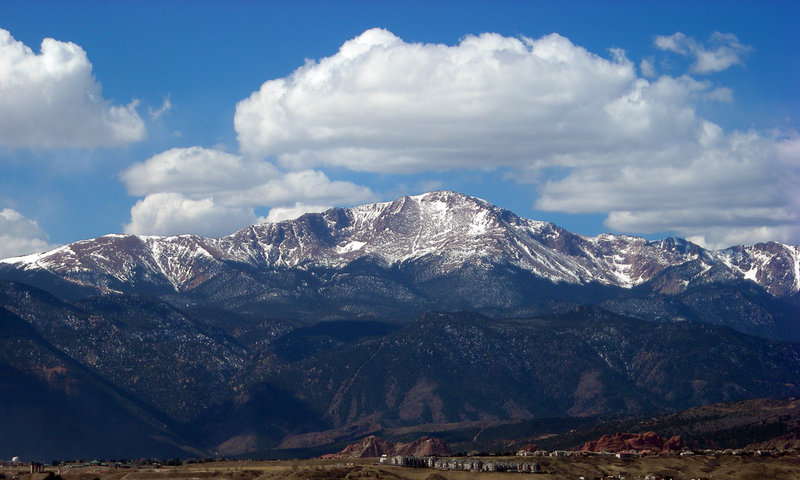 Pike’s Peak. (Viewfromthepeak) Pike's Peak (Wikipedia)