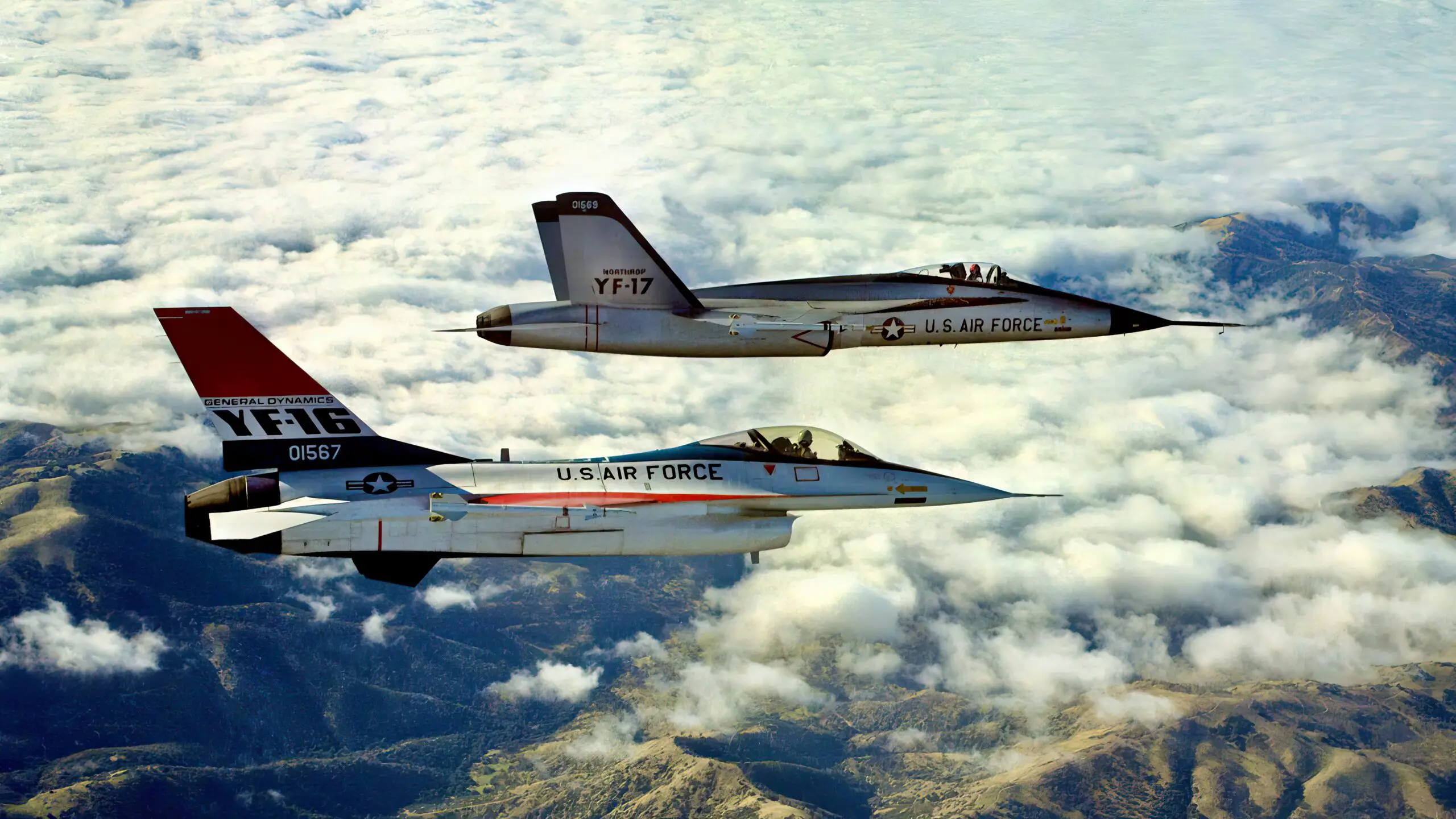 General DynamicsYF-16 72-1567 and Northrop YF-17 72-1569 prototypes. (U.S. Air Force)