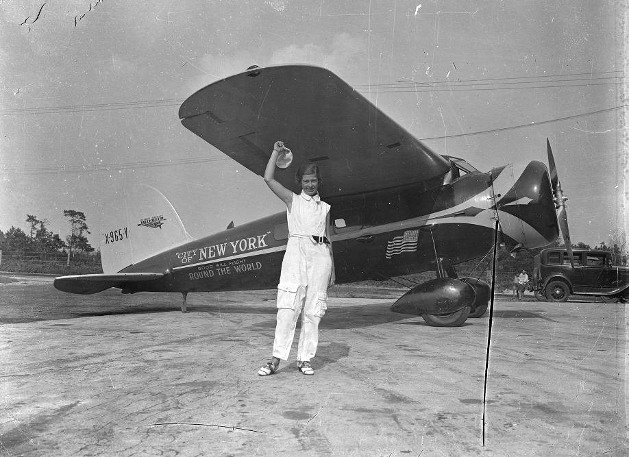 Elinor Patricia Ward Smith poses with the Lockheed 5C Vega, then marked X965Y.
