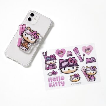 【付録】なにこれ可愛すぎ♡ “雪焼け”ハローキティのスマホグリップ&ぷっくりシールは完売前にゲットして!【スウィート3月号増刊】