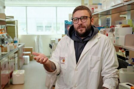 科学者がAIを使い、スーパーバグを殺せる抗生物質を発見