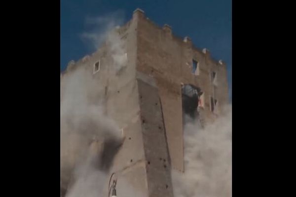 ローマにある中世の塔が一部崩壊、作業員が瓦礫の下に閉じ込められる