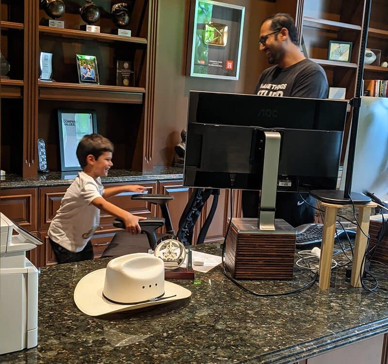 solomoninvadingmyhomeoffice - Syed Balkhi Solomon invading my office