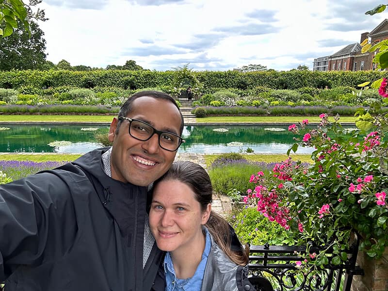 Selfie with Amanda at Kensington Palace - Syed Balkhi Selfie with Amanda at Kensington Palace