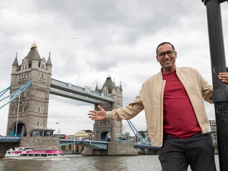 Syed with London Bridge - Syed Balkhi Syed with London Bridge