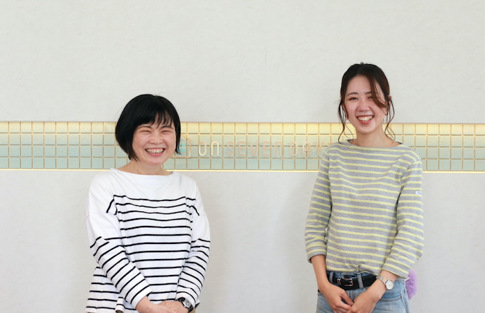 インタビュー後、本社エントランス前にて