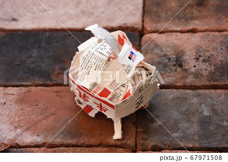 牛乳パックを使った炭の火起こし 牛乳パックを使った炭の火起こし 67971508