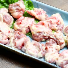 脂でこってりしていますが、サクッとした食感があり歯ざわりが良く、ジューシーな味わい!