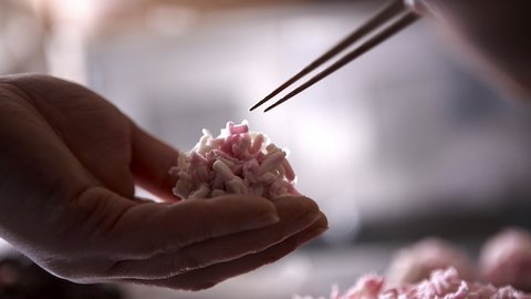 その季節感、繊細すぎる。七十二候を和菓子で表現・書籍「IKKOAN」 その季節感、繊細すぎる。七十二候を和菓子で表現・書籍「IKKOAN」