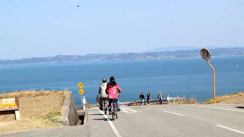 最高に気持ちイイ、女の離島旅。自転車で豊島をグルリ一周するイロハ 最高に気持ちイイ、女の離島旅。自転車で豊島をグルリ一周するイロハ
