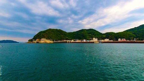 給料が3倍に。人口160名の小さな島が成し遂げた、奇跡の「島おこし」 給料が3倍に。人口160名の小さな島が成し遂げた、奇跡の「島おこし」