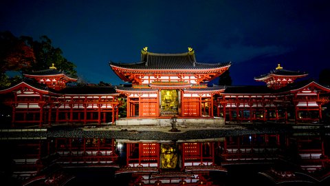 うっとりする美しさ。期間限定の「平等院鳳凰堂」のライトアップが話題 うっとりする美しさ。期間限定の「平等院鳳凰堂」のライトアップが話題