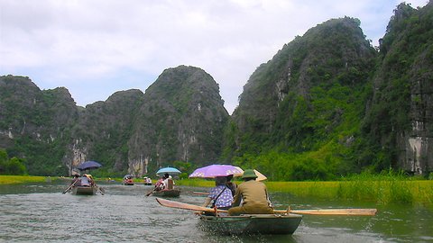 陸のハロン湾に感動。ベトナム・タムコックの手漕ぎボート洞窟ツアー 陸のハロン湾に感動。ベトナム・タムコックの手漕ぎボート洞窟ツアー