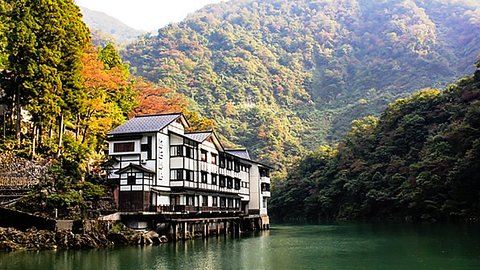 ダム湖から復活した、船でしか行けない秘湯「大牧温泉」 ダム湖から復活した、船でしか行けない秘湯「大牧温泉」