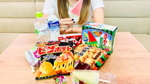 外国人がなぜスイカバーにハマる?世界が羨むニッポンのすごい菓子 外国人がなぜスイカバーにハマる?世界が羨むニッポンのすごい菓子