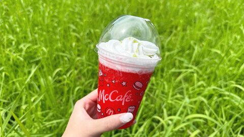 夏だぜ!ずるいぜ!マクドナルドの新作「フラッペ」&「マカロン」を早速実食レポ 夏だぜ!ずるいぜ!マクドナルドの新作「フラッペ」&「マカロン」を早速実食レポ
