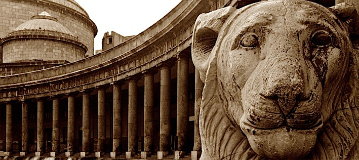 Piazza del Plebiscito - Dettaglio del colonnato